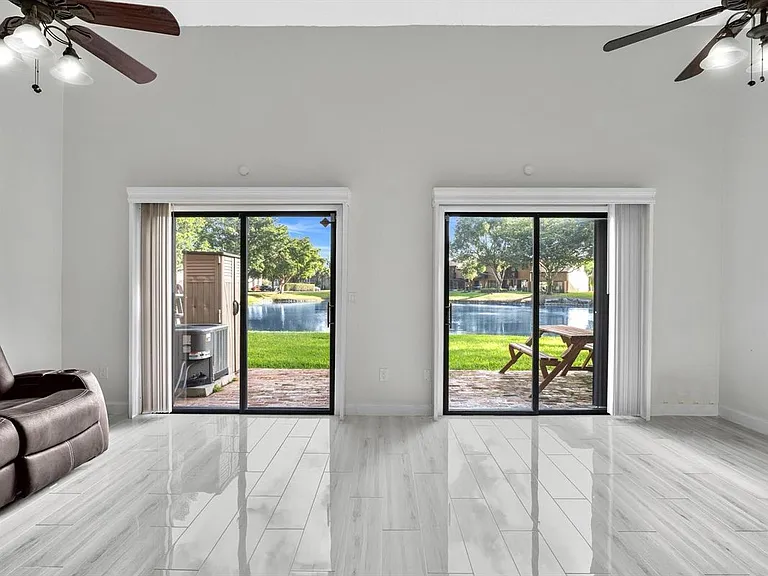 4182 S Pine Island Rd #TOWNHOUSE — Photo 7