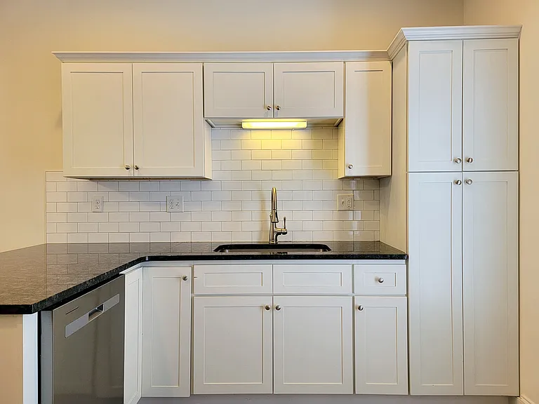642 Brentwood Dr — Photo 10