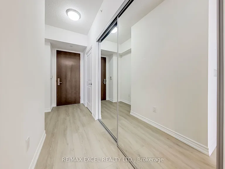 386 Yonge St #4904 — Photo 17