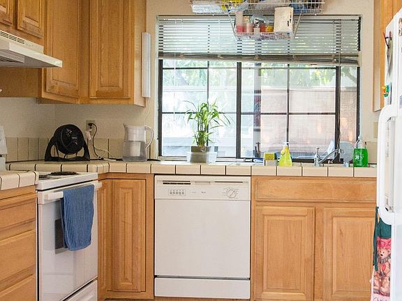 5th image of 401 Kenbrook Cir