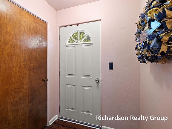 5th image of 1261 Graf St