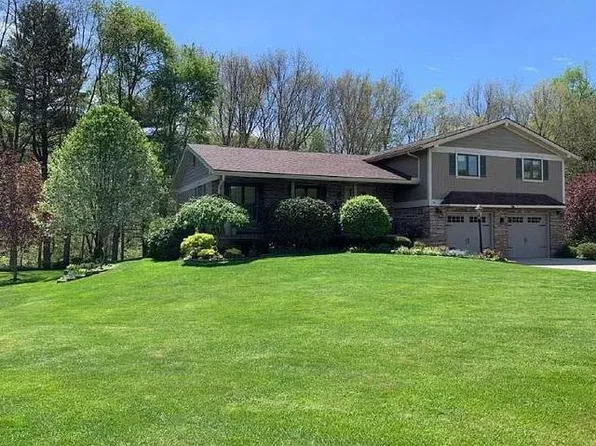 34 Greenbriar Cir, Russell, PA 16345
