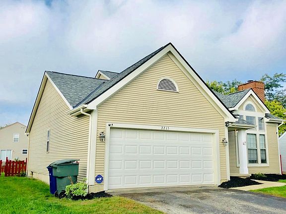3rd image of 2215 Dunkeld Dr