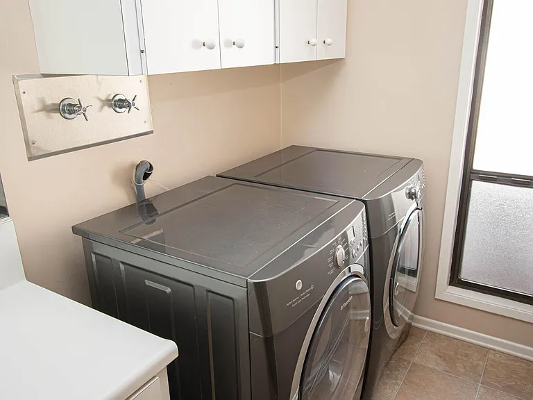 232 Roycroft Ave #2 — Photo 17