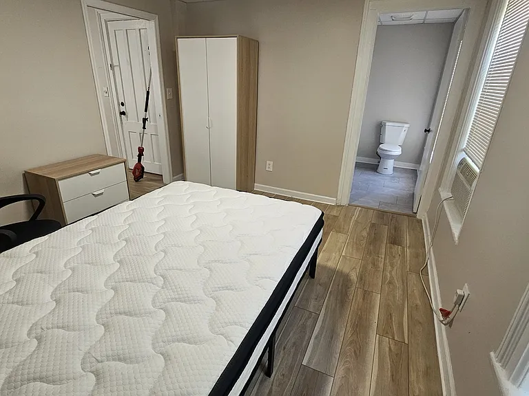 94 14th St #2 — Photo 3