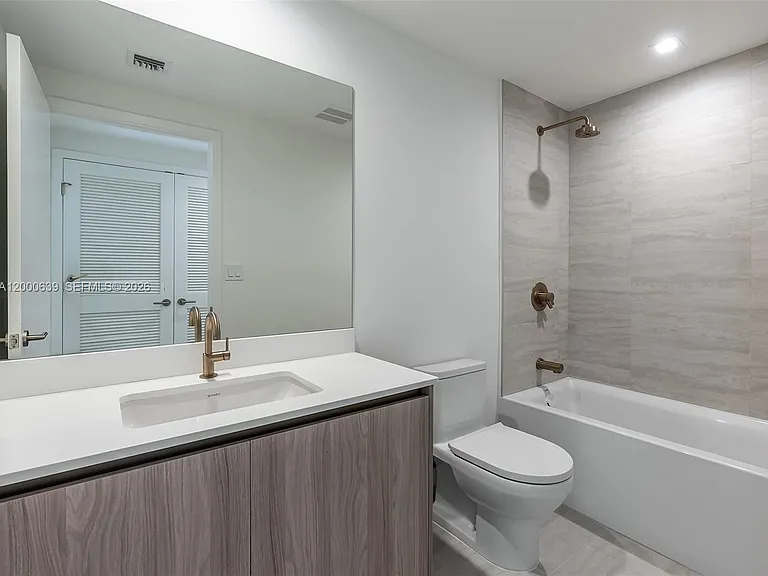 77 SE 5th St #1812 — Photo 6