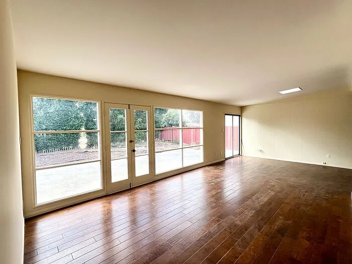 4542 Hidalgo Ave — Photo 4