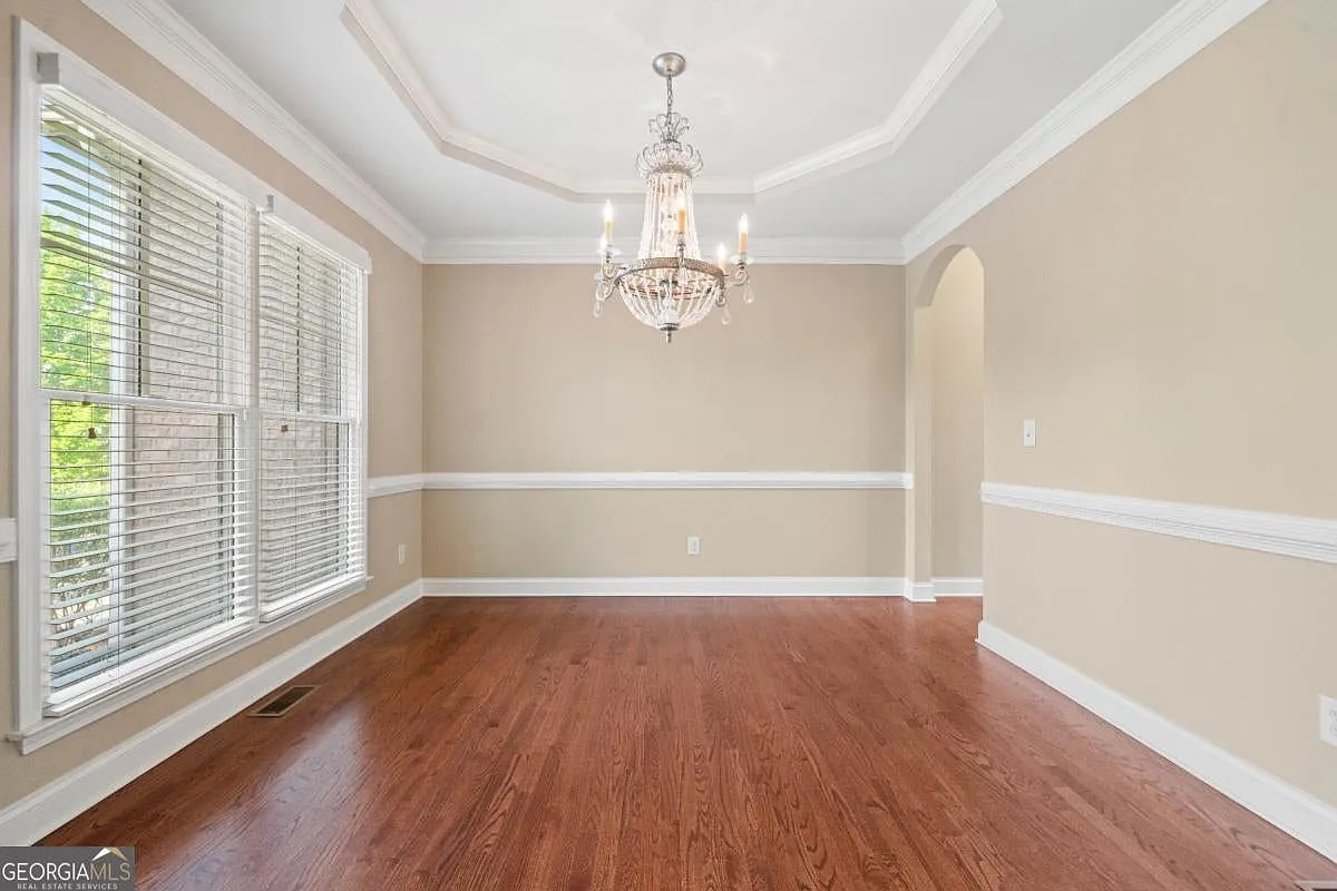 5 bed, 4639 sqft, $4,600 — Photo 3