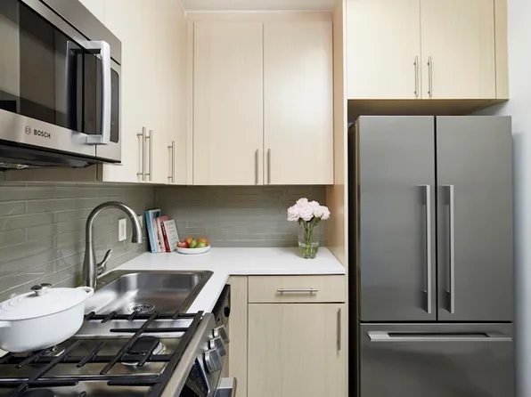 110 Horatio Street image 2 of 7