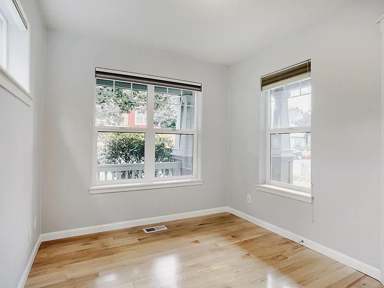 547 NE 61st Pl — Photo 11