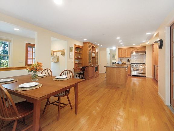 4th image of 46 Tarbell Spring Rd