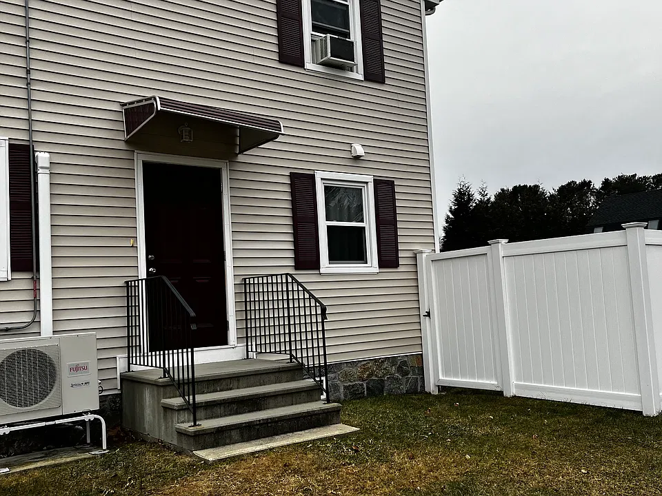 113 Hewitt Rd #2