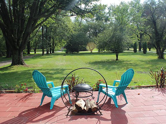 5th image of 3131 Strawberry Ln
