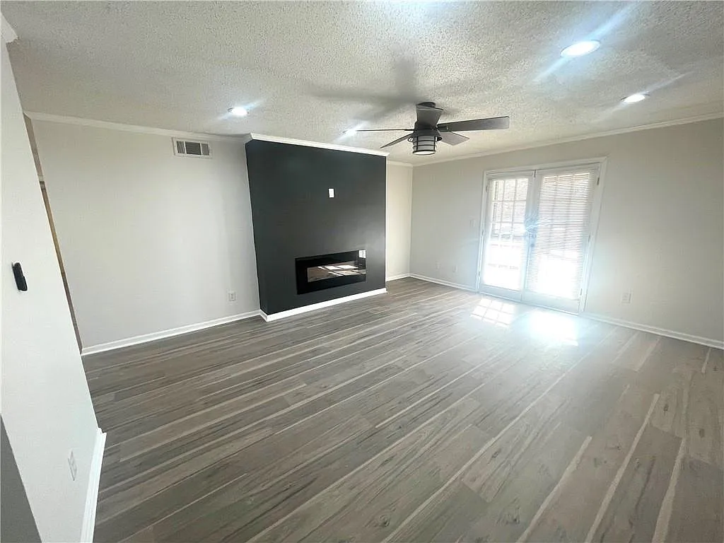 3 bed, 2.0 bath, 1628 sqft, $1,600 — Photo 3