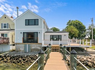 319 Riverside St, Portsmouth, RI 02871