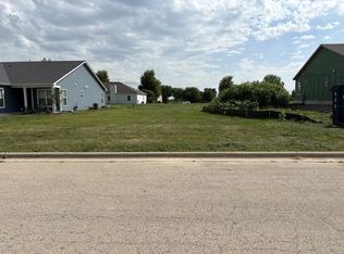 15 S Llanos St, Cortland, IL 60112