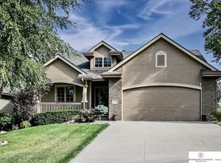 19218 Pasadena Cir, Omaha, NE 68130