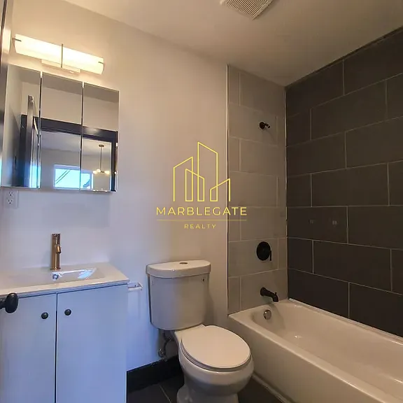 11 Thomas St #1BB — Photo 4