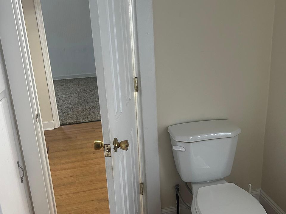 1st image of 62 S Oak St
