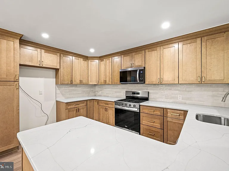 271 S Dillwyn Rd — Photo 12