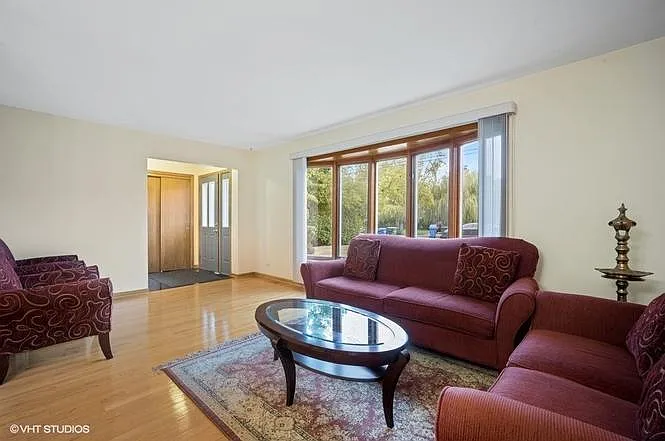 4 bed, 1800 sqft, $2,500 — Photo 3
