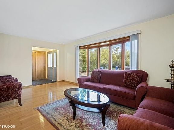 3rd image of 9144 N Lincoln Ave
