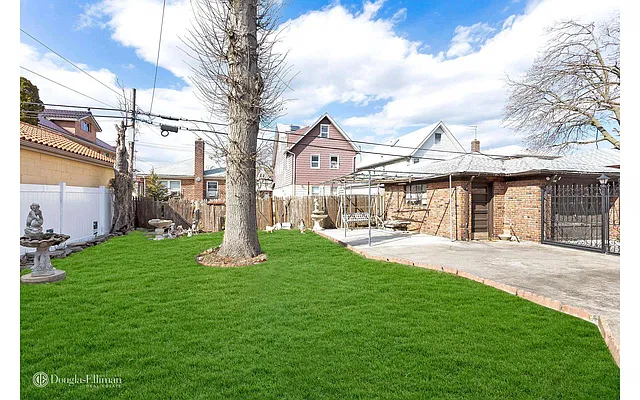 Sold by Douglas Elliman | media 10