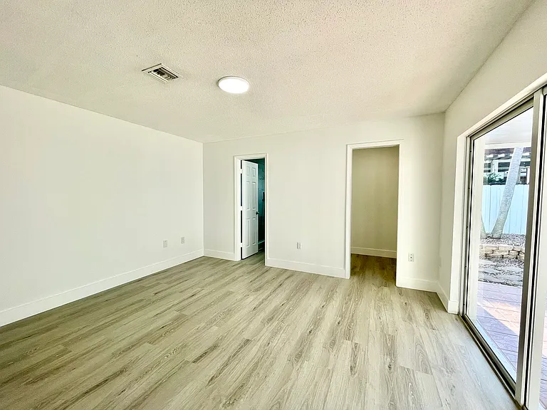 18254 SW 143rd Pl — Photo 28