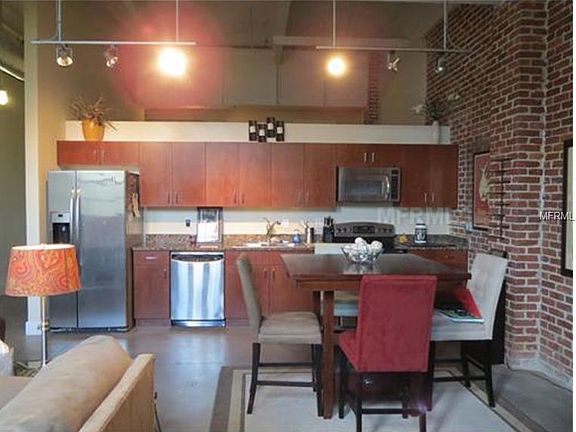 2nd image of 1501 W Horatio St APT 106