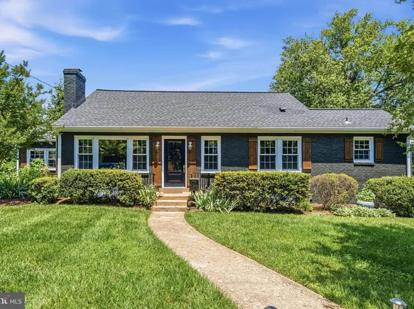 9304 Stuart Ave, Manassas, VA 20110