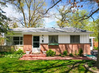 915 Longaker Rd, Northbrook, IL 60062