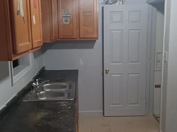 1709 Shamrock Ln, Flint, MI 48504