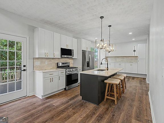 3rd image of 1730 Valley Club Dr
