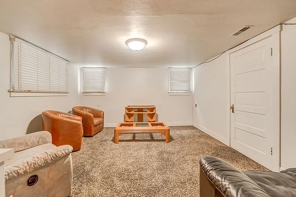 4 bed, $399 — Photo 2