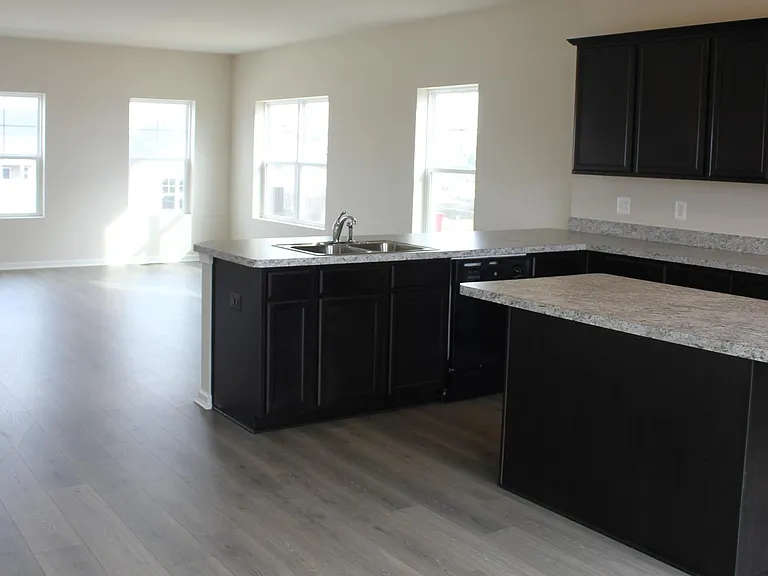 232 Parkland Dr — Photo 5