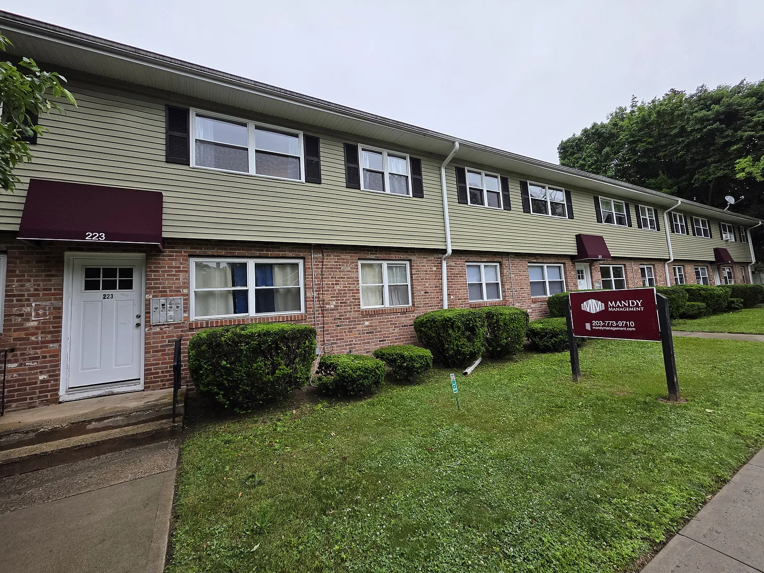 223 Fairfield St — Photo 1