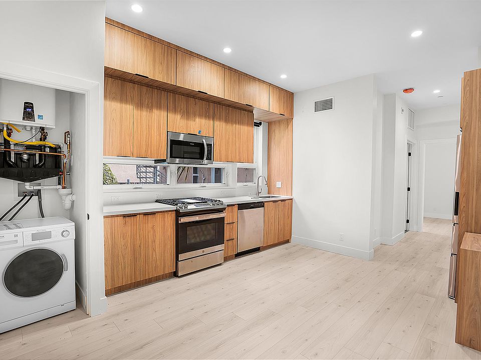 1st image of 2015 Albatross St #3