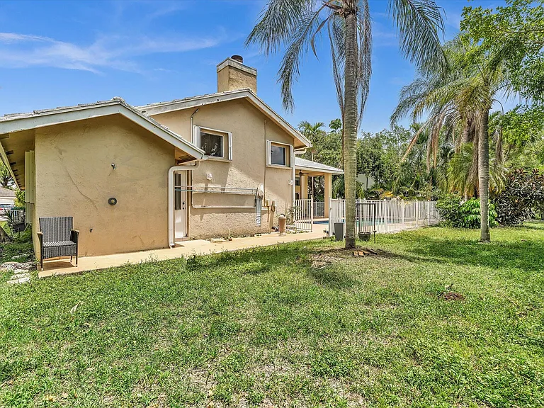 10434 NW 6th Ct — Photo 35