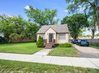 224 N Wolf Rd, Wheeling, IL 60090