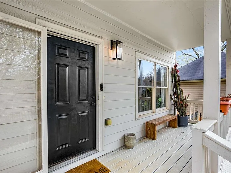 1014 Fern Ave SE — Photo 2
