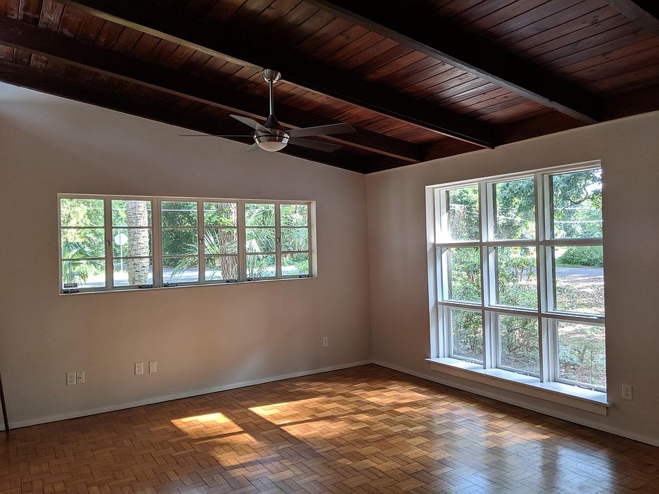 1st image of 1305 NE 6th Ter