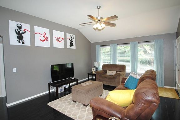 3rd image of 3403 Frederick Dr