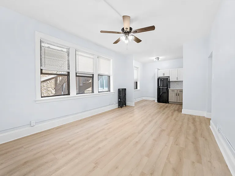 University Manor Apartments — Photo 17
