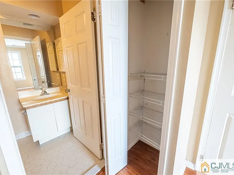336 Cozzens Ct — Photo 44