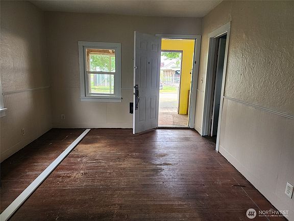 5th image of 241 SW 10th Street