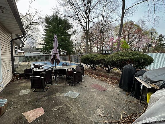 3rd image of 1250 Meister St