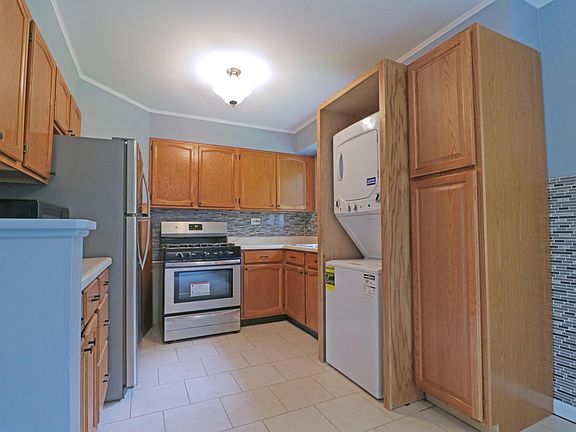 5th image of 423 Winnebago St