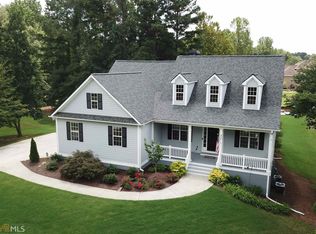 357 Shoreline Cir, Newnan, GA