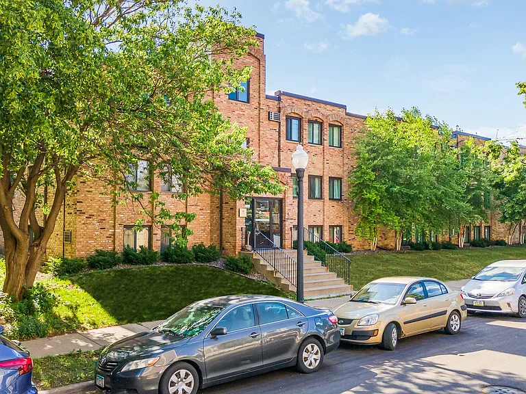 2631 Columbus Ave — Photo 1