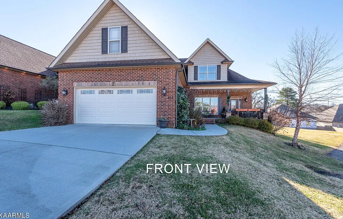 Building Photo - 312 Royal Oaks Dr